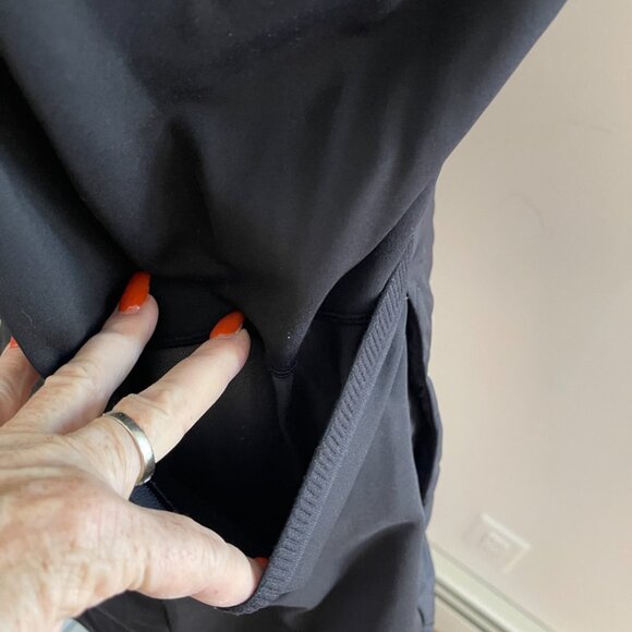 Lululemon Black Lightweight Vest PTP = 17" - Picture 6 of 9